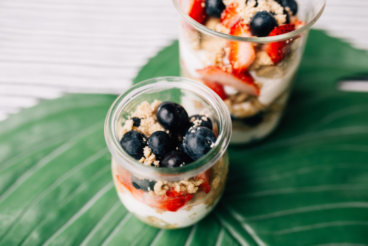 Vanilla Shortbread Berry Crumble