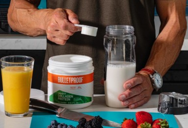 Man putting Bulletproof Unflavored Collagen Protein into smoothie.