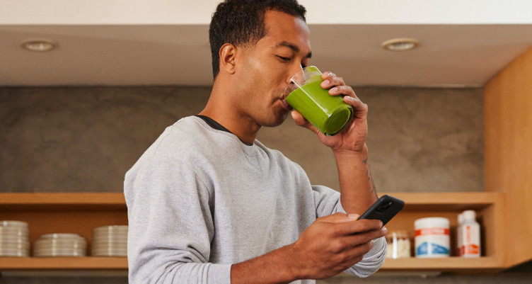 Man drinking green smoothie