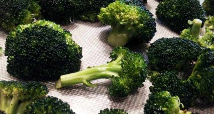 12 Best Vegetables and Fruit to Eat Right Now_Roasted Broccoli Florets