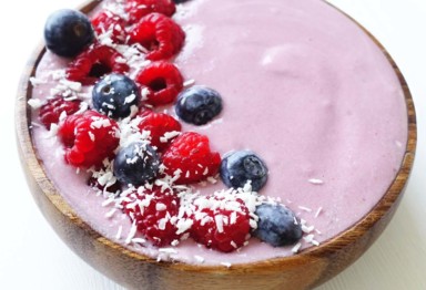 Berry and cauliflower smoothie bowl