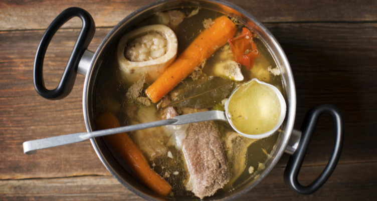 13 Collagen Protein Recipes to Make Your Skin Glow_Homemade Collagen Bone Broth Recipe