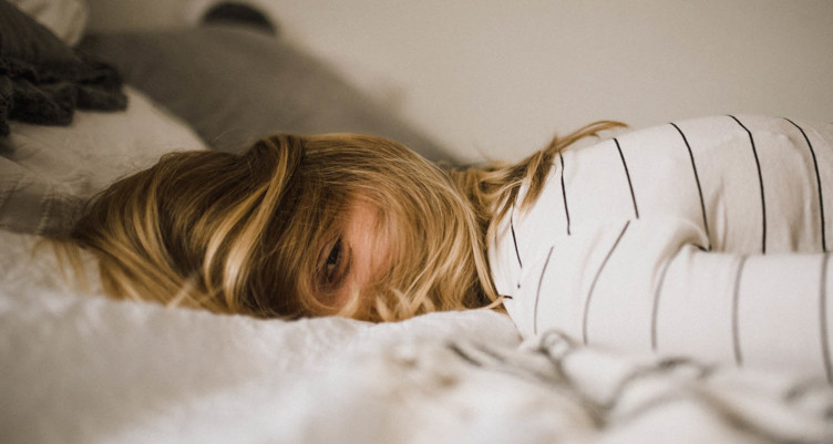 How Blue Light Messes With Your Sleep -- And What To Do About It_Blue light and sleep