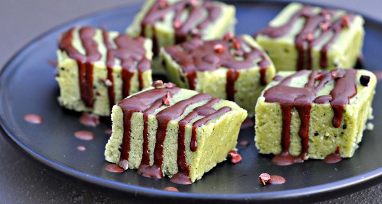 No-Bake Keto Chocolate Peppermint Cookie Bars