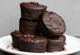 hese pumpkin and chocolate protein muffins are perfectly moist and chewy with no flour, sugar, grains or dairy... all at 3 net carbs per muffin!