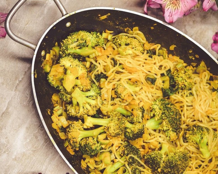 18 Recipes For Shirataki Noodles That Ll Blow Your Mind Not Your