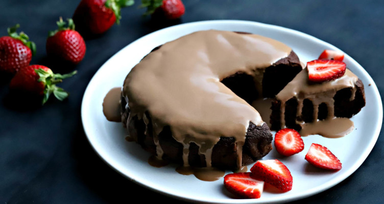 Keto Chocolate Cake With Chocolate Glaze