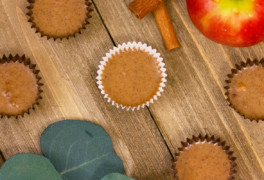Sweetness that won’t spike your blood sugar: Apple pie fat bombs are the perfect blend of sweet fruit and warm spices. (Keto-friendly)