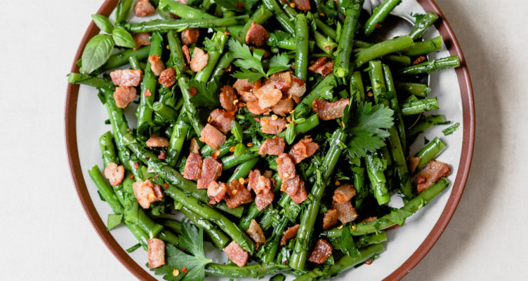 Keto Green Beans With Crispy Bacon and Herbs