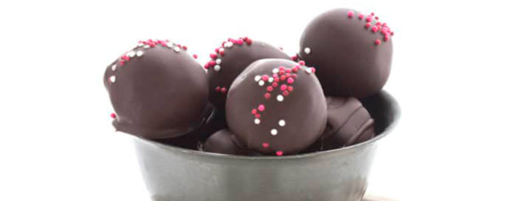 Keep your cravings in check with these scrumptious keto candy recipes: Get all the sweetness you love, with none of the sugar crash.