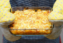 These all-in-one keto casserole recipes combine healthy fats, protein, and fiber-packed veggies into every dish -- all with very low carbs (and no cheese!).