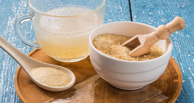 Gelatin in bowl, cup and spoon