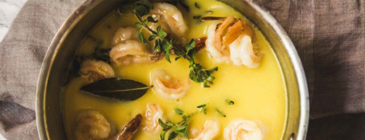 Poached butter shrimp in pot