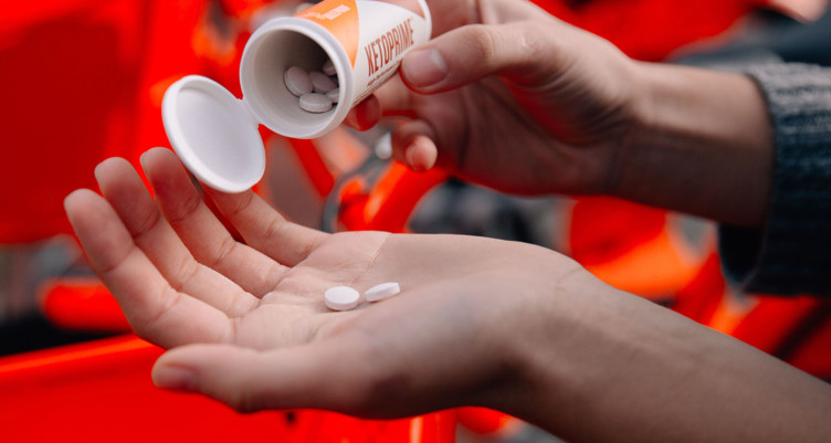 hand pouring KetoPrime supplement