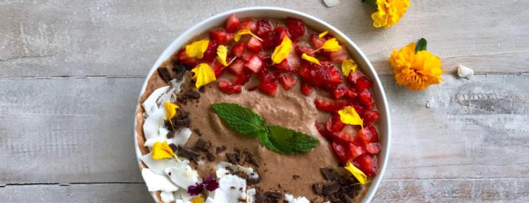 Chocolate coconut smoothie bowl