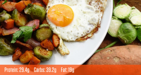 Hachís de batata con tocino y huevo