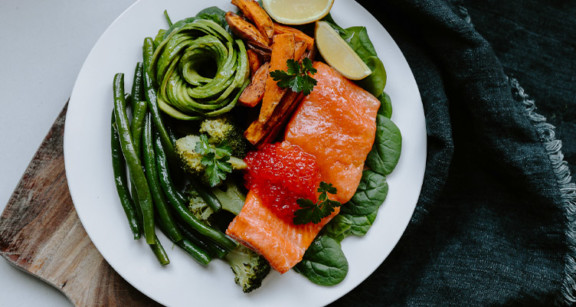 Plate with salmon and vegetables