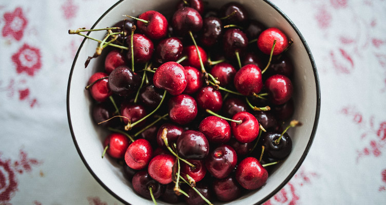 6 Benefits of Cherries, a Bite-Sized Superfood