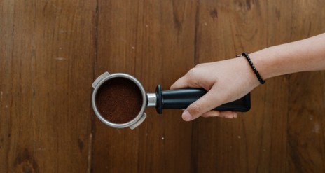  portafilter com café expresso