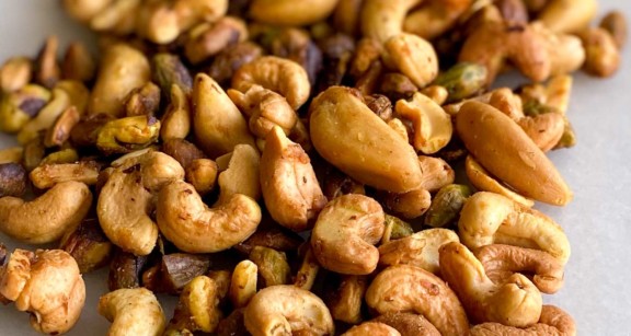 Maple roasted nuts with turmeric