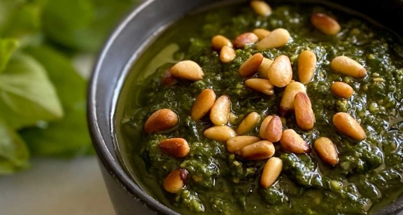 Dairy-free pesto with collagen protein