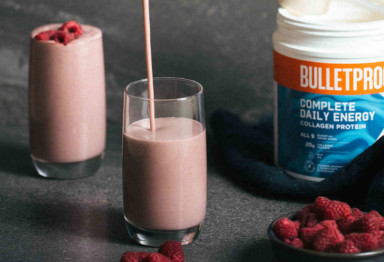 Berry matcha smoothie with Bulletproof vanilla collagen protein