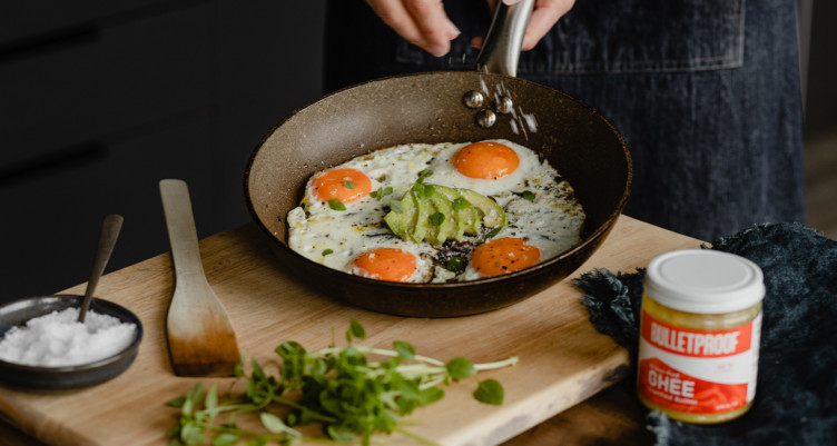 A cast iron skillet of eggs