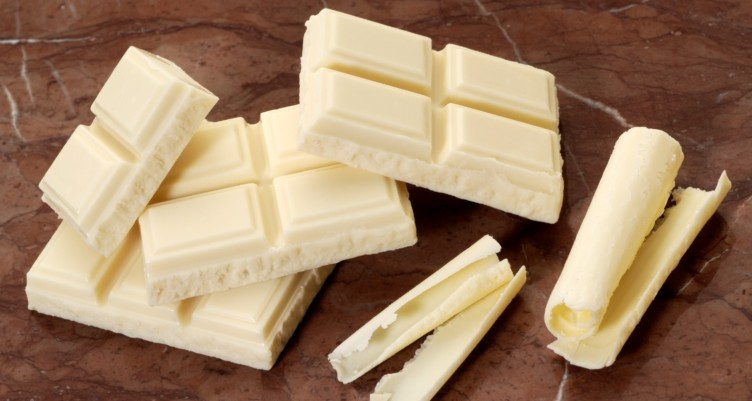 White chocolate bars and pieces