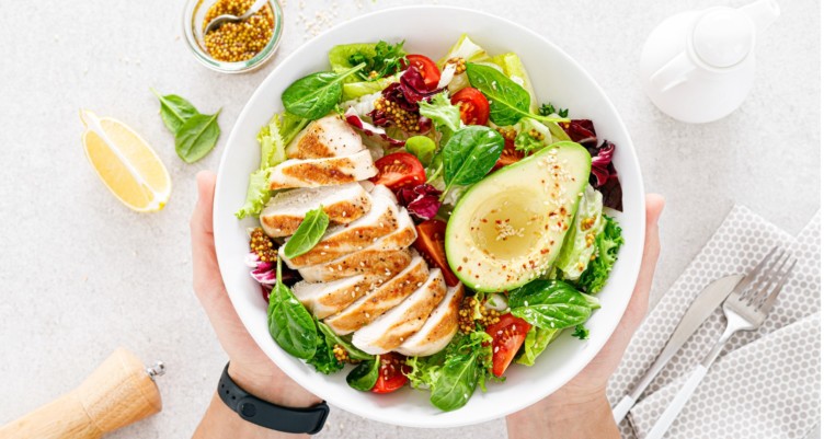 Grilled chicken and fresh vegetable salad