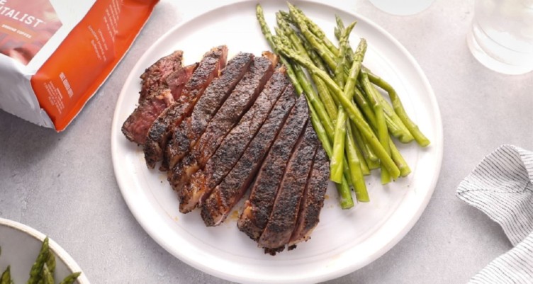 Sous Vide Coffee-Rubbed Steak With Asparagus