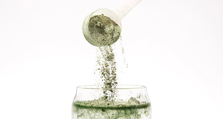 What Are Greens? 6 Things to Look for in a Greens Powder Supplement