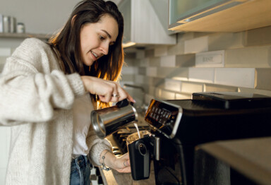 women pouring fresh coffee into her cup
